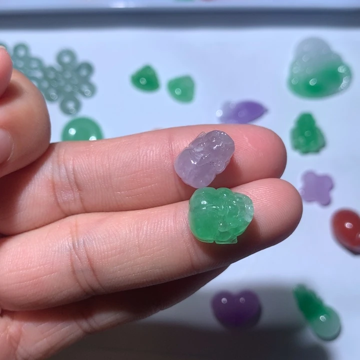 始****翡翠未镶嵌颈饰挂件