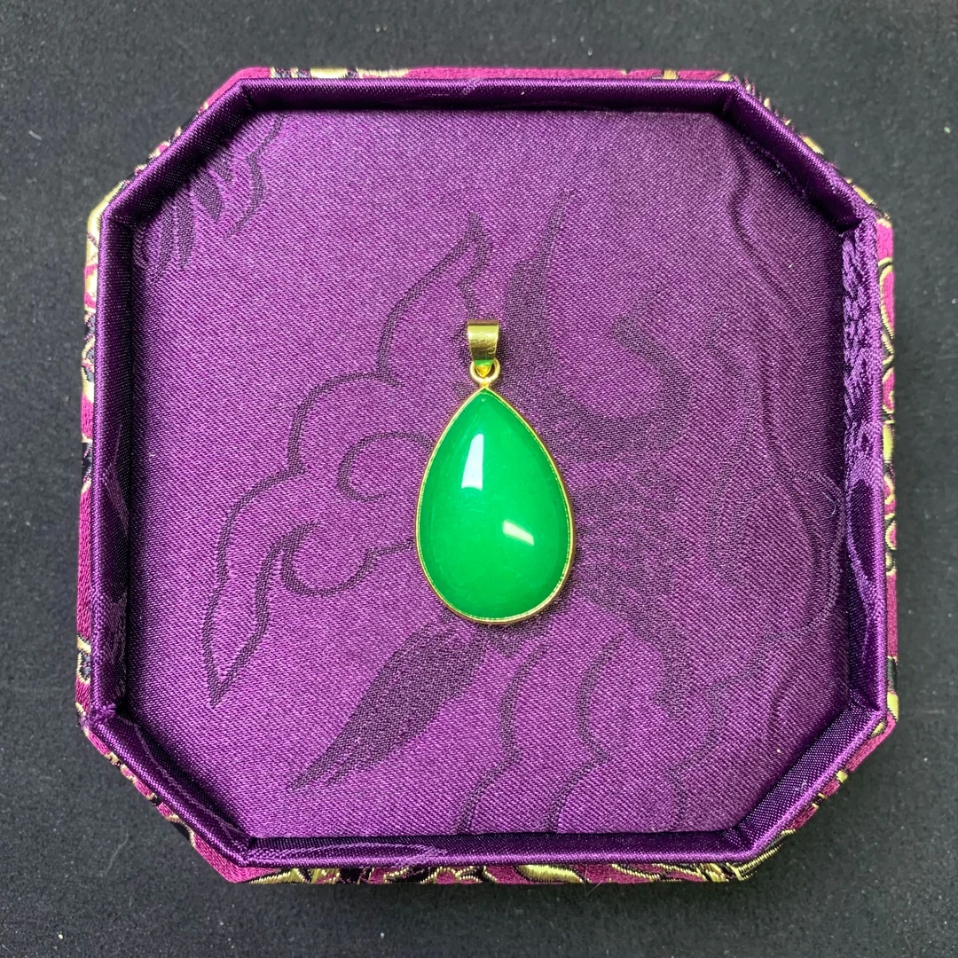 【聚汇臻藏】A332精美时尚绿色水滴吊坠