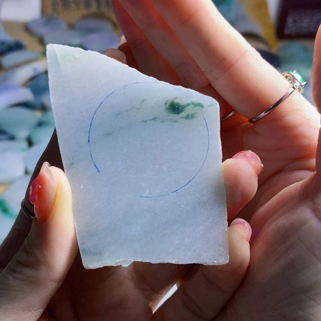 翡翠未镶嵌颈饰L****.翡翠