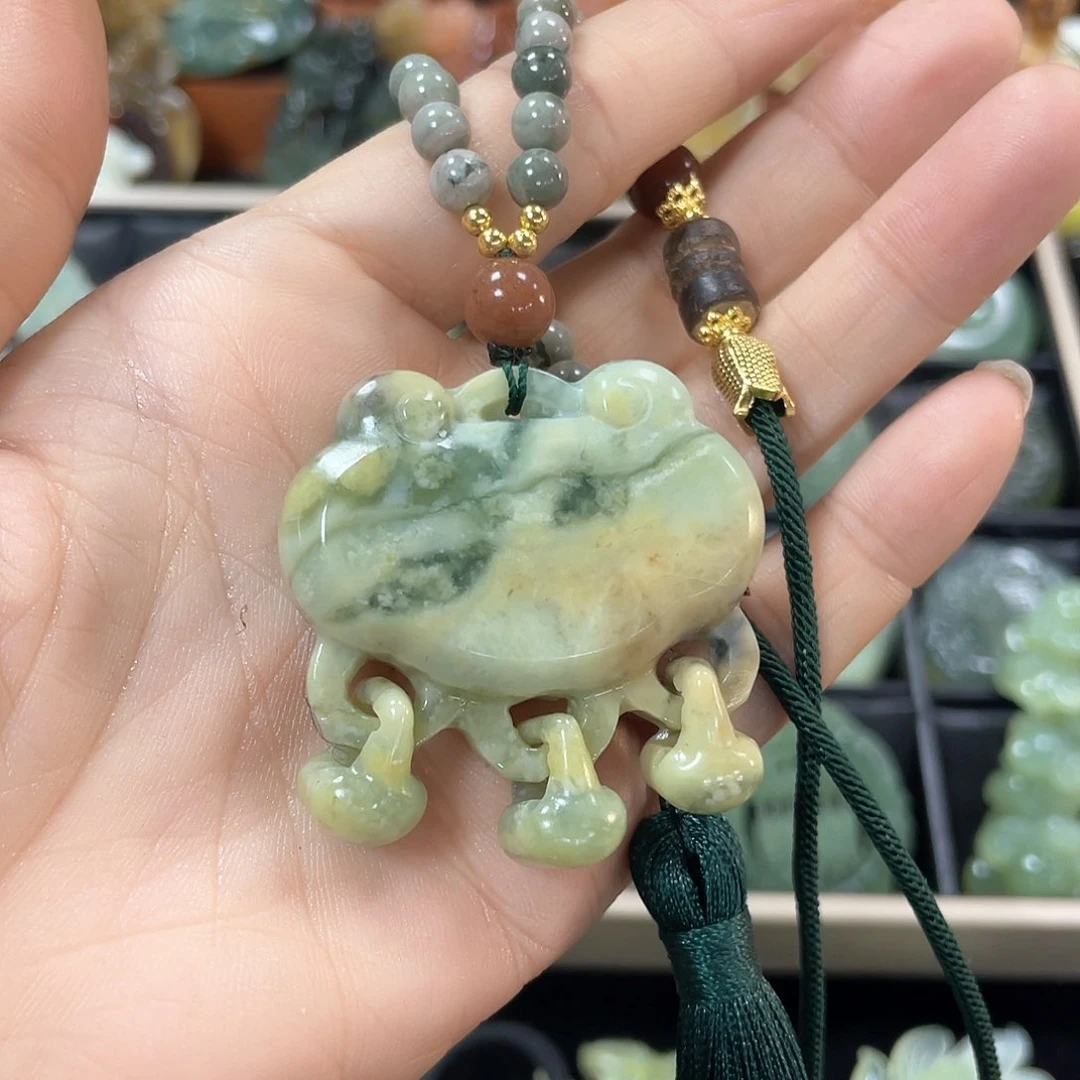 蛇纹石玉颈饰未镶嵌