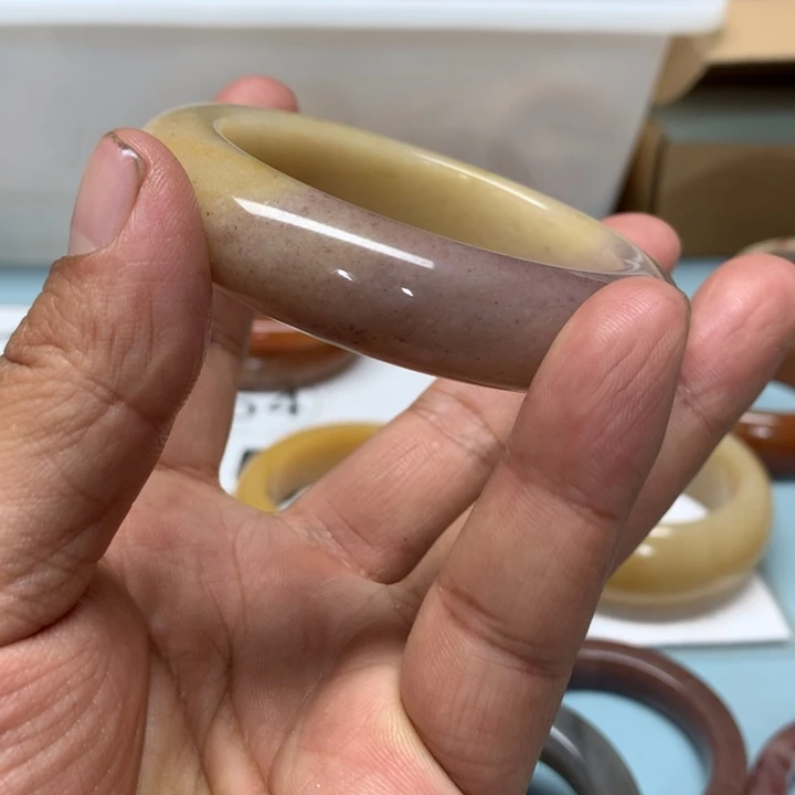 S****石英质玉（黄龙玉）合金颈饰