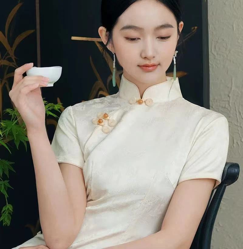 年轻素雅『白月光』旗袍