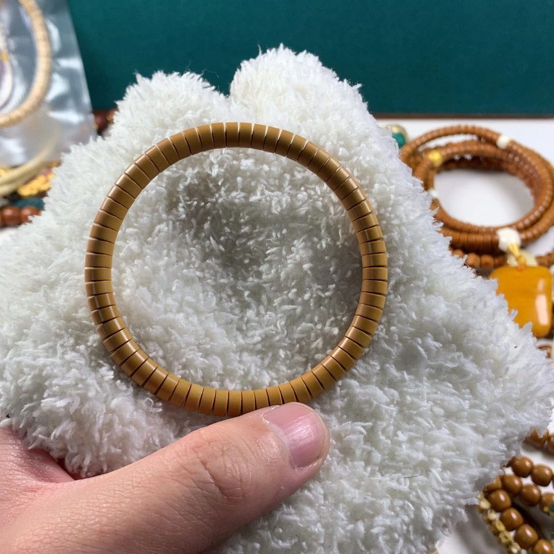 吊坠橄榄核。。。。。。。。。