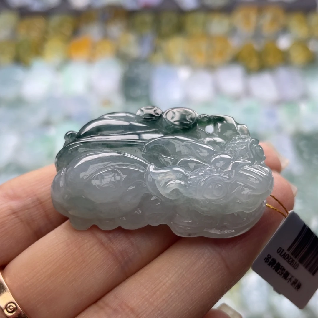 翡翠未镶嵌颈饰貔貅