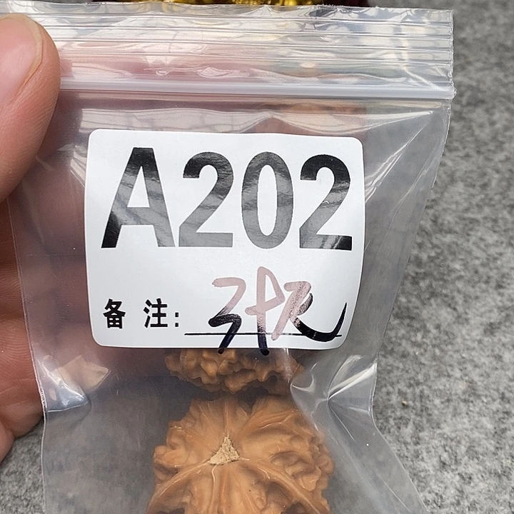 吊坠文玩核桃三棱