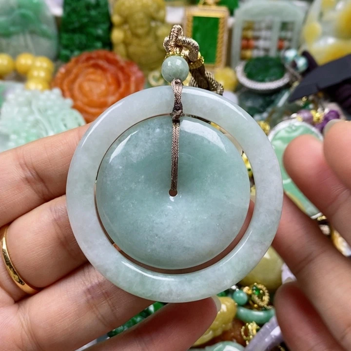 翡翠吊坠(赠链)未镶嵌