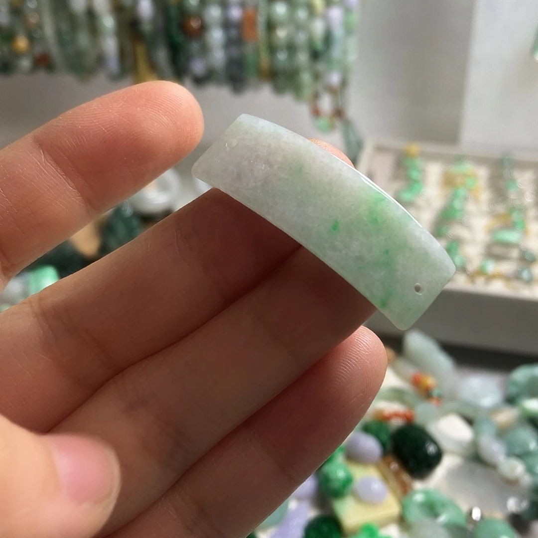 翡翠未镶嵌颈饰38手牌