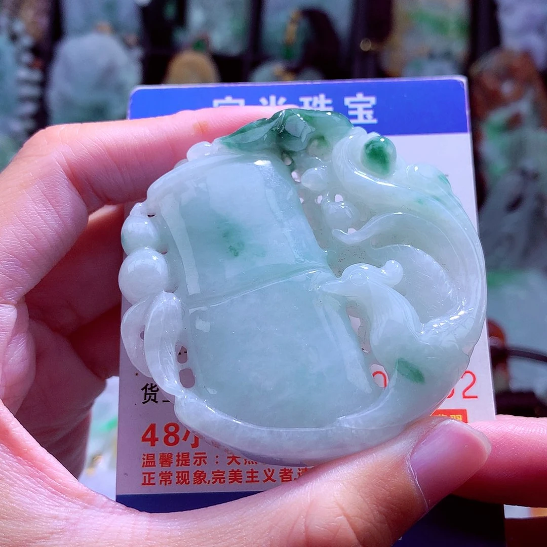 颈饰未镶嵌翡翠天然