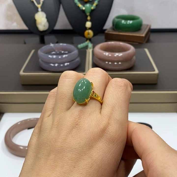 东陵石颈饰未镶嵌