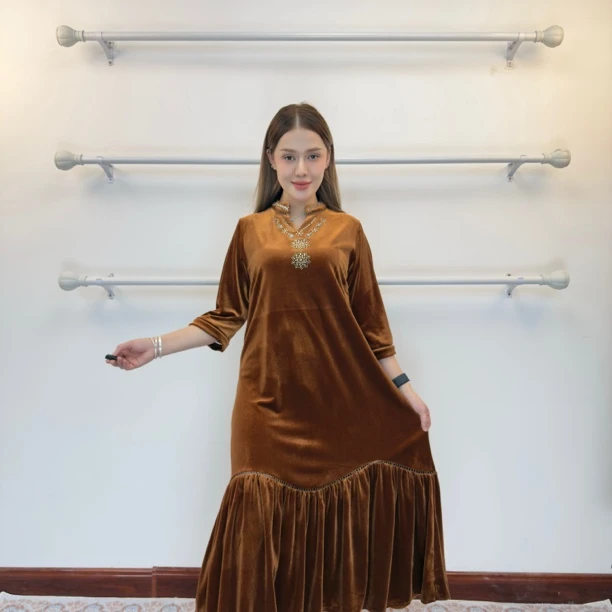 长款中老年大码金丝绒刺花连衣裙秋冬妈妈装时尚高档