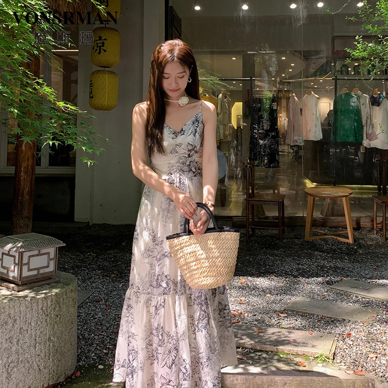 无袖吊带连衣裙女2025夏季新款设计感水墨画气质收腰显瘦碎花长裙