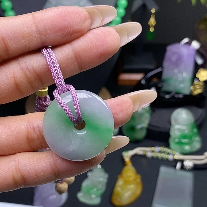 翡翠未镶嵌吊坠(赠链)