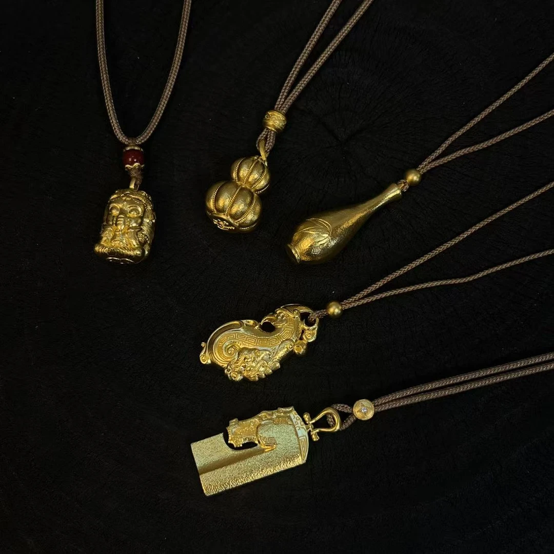 挂坠合集   古法金 藏韵坠  哑光金衣裹着老手艺的温度  足金999