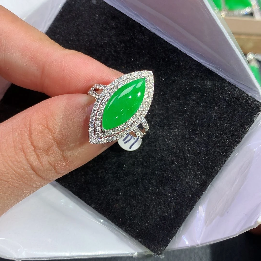 翡翠戒指18K金镶嵌戒指