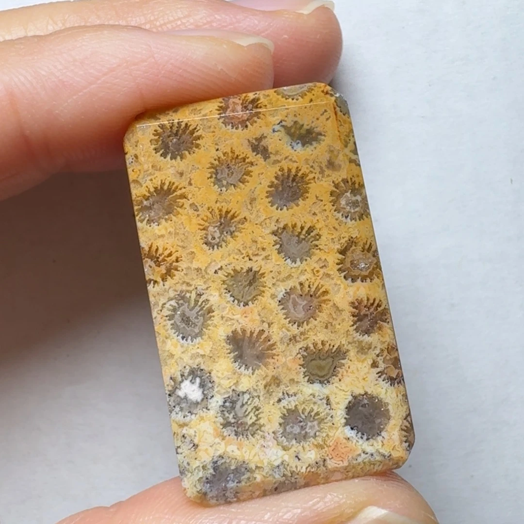 硅化玉奇特小火焰纹未镶嵌