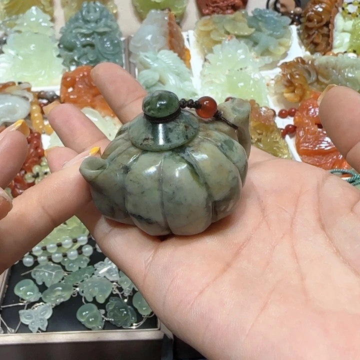 蛇纹石玉未镶嵌吊坠