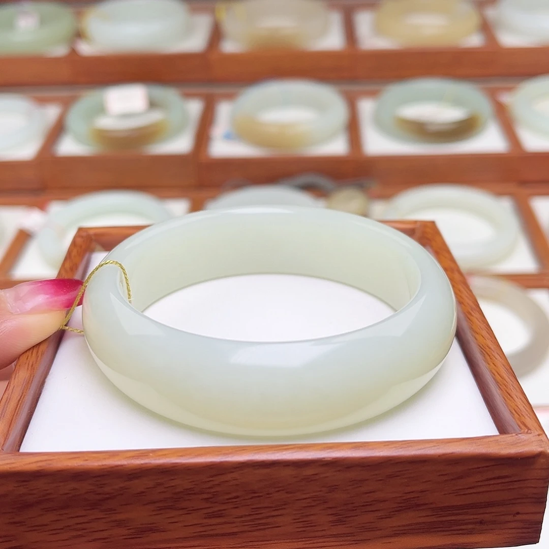 和田玉手镯未镶嵌61.6