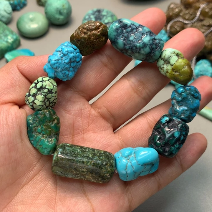 丹***龙绿松石未镶嵌颈饰