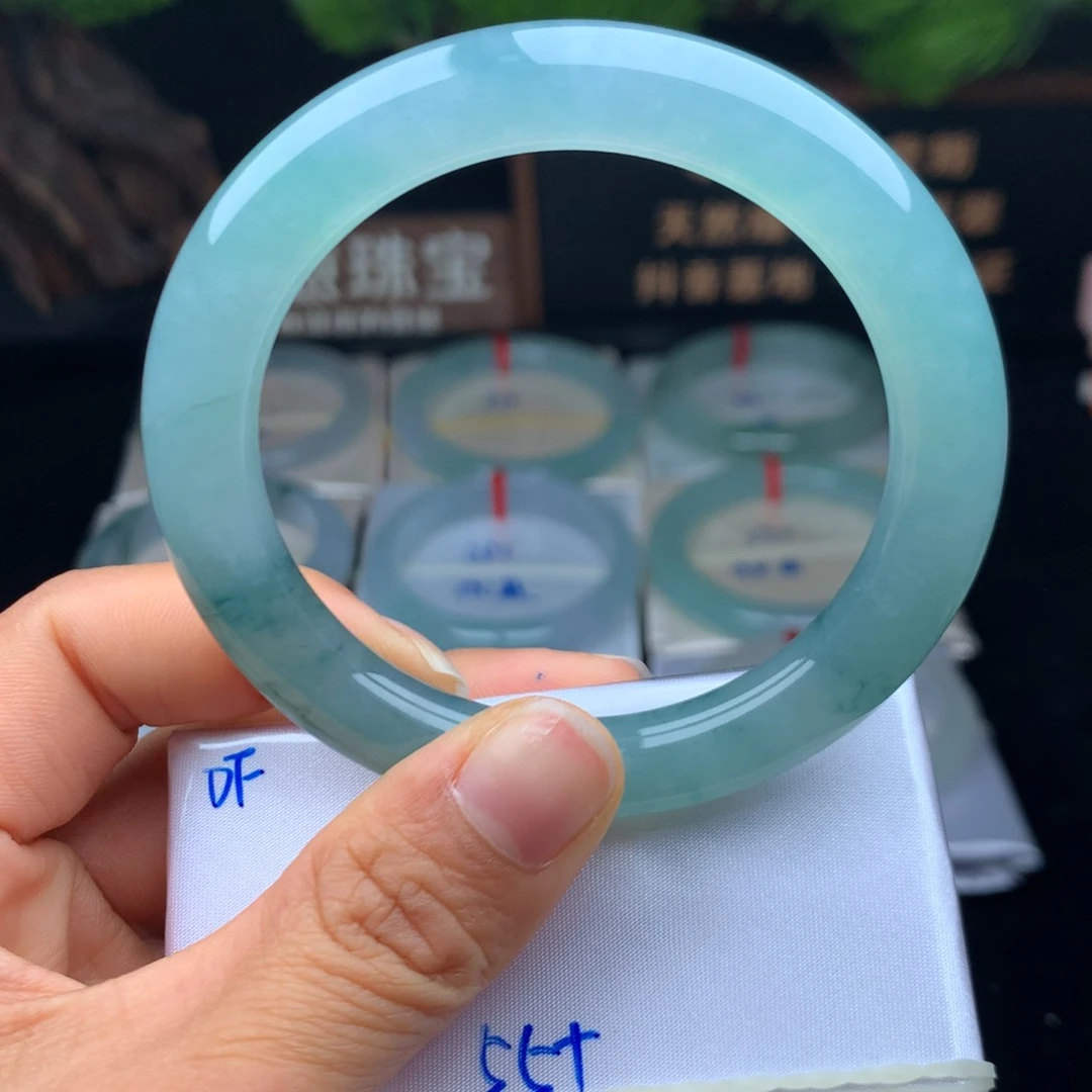 翡翠手镯未镶嵌手镯