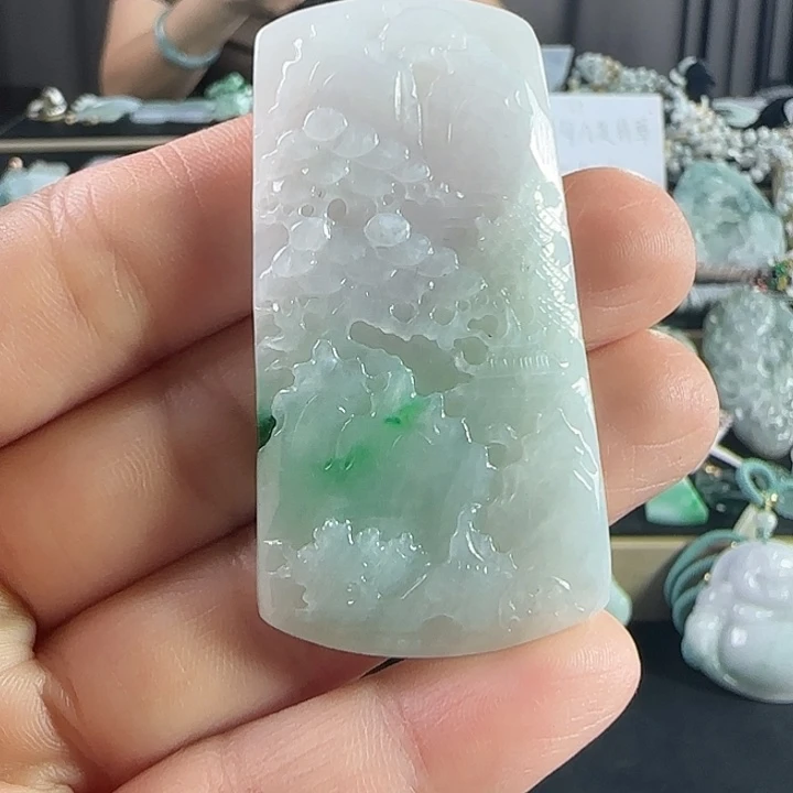 翡翠未镶嵌颈饰山水