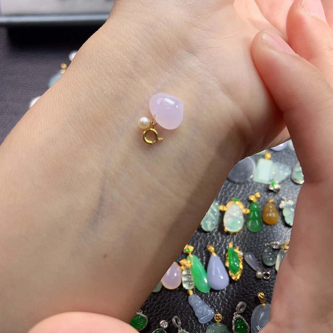 18K金镶嵌挂件翡翠