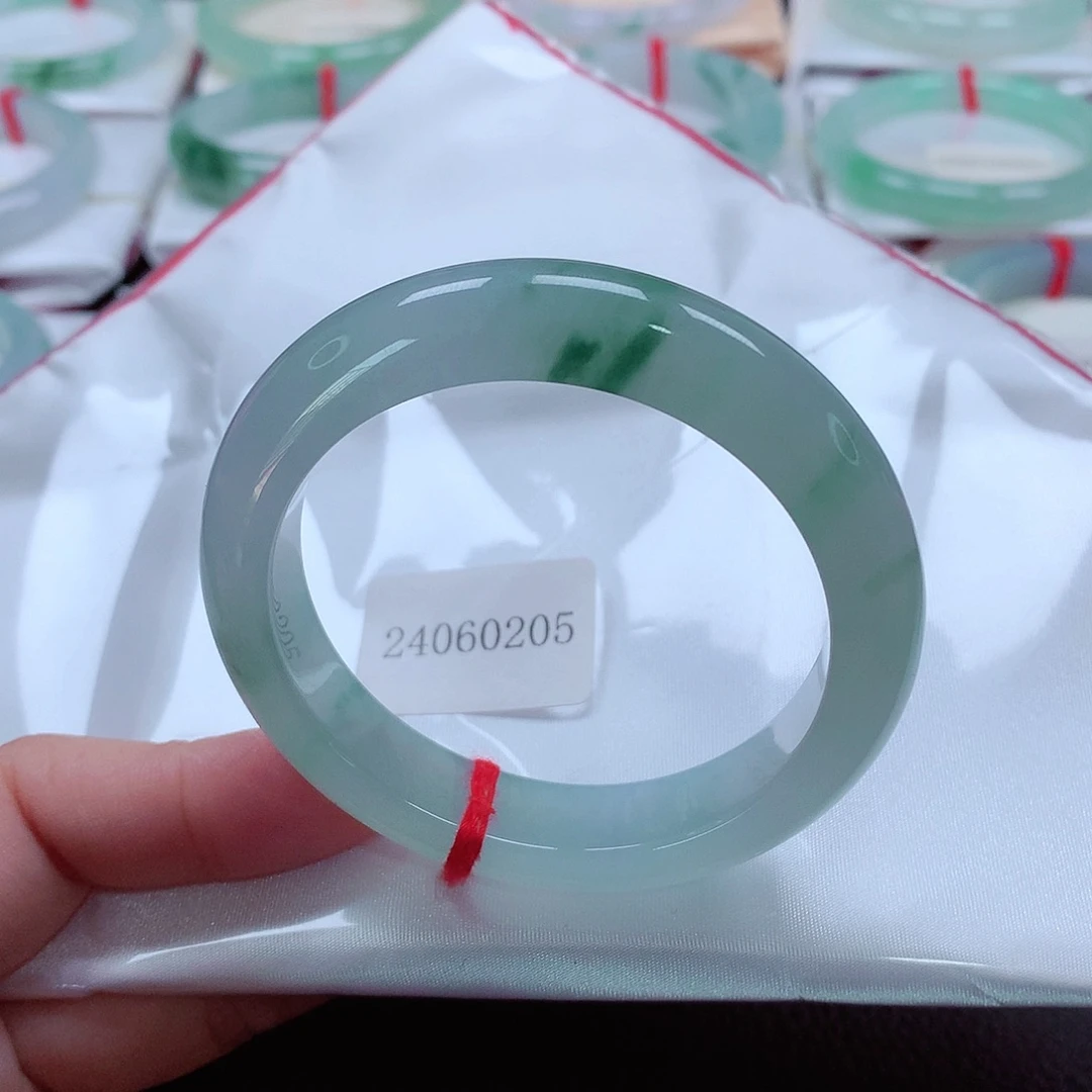 翡翠手镯未镶嵌天然A货翡翠