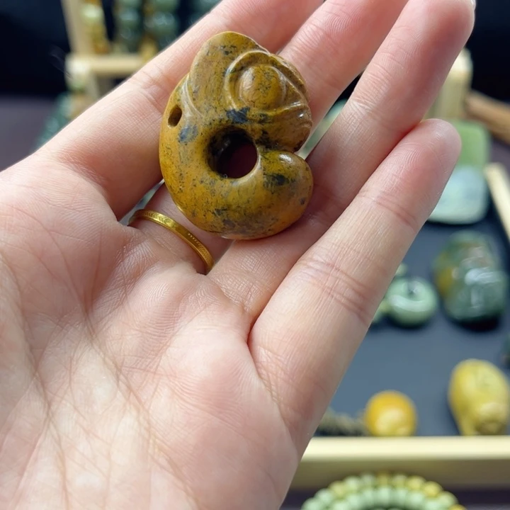 岫岩河磨玉（透闪石质玉）未镶嵌颈饰