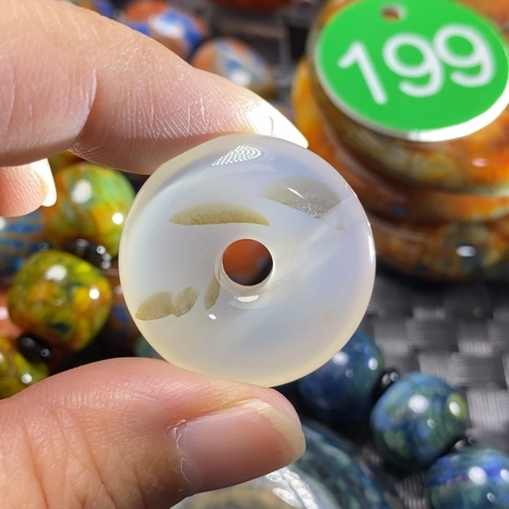 未镶嵌颈饰玛瑙/玉髓余*