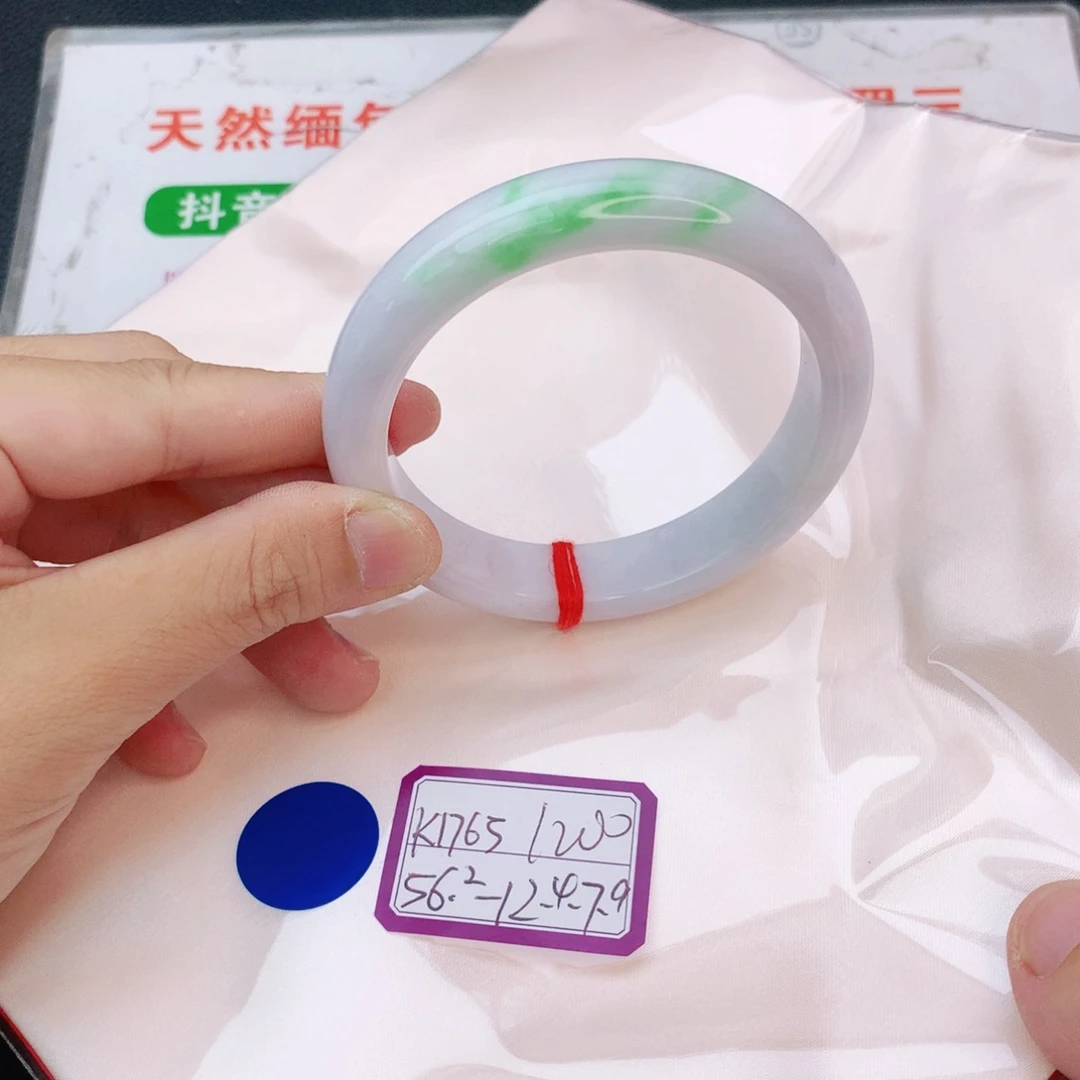 翡翠手镯未镶嵌翡翠