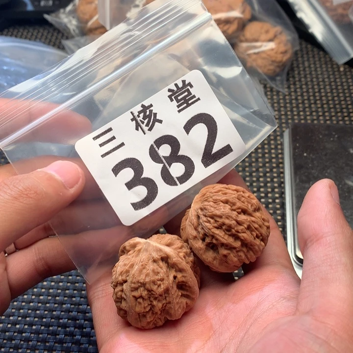 文玩核桃吊坠黑马