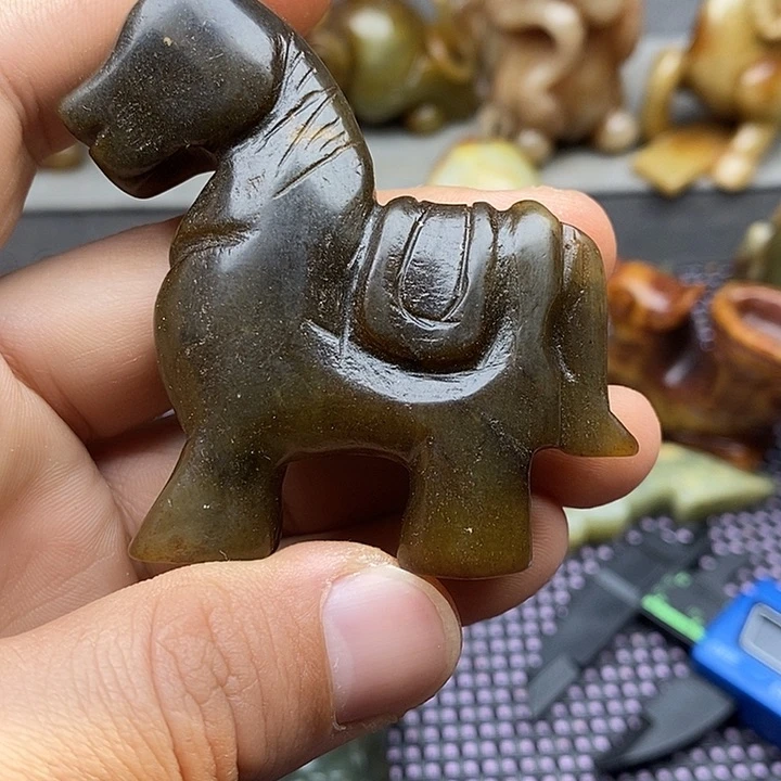 未镶嵌蛇纹石玉颈饰