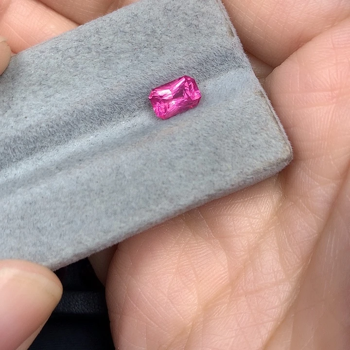 尖晶石裸石1.04ct莲花色马亨盖尖晶石