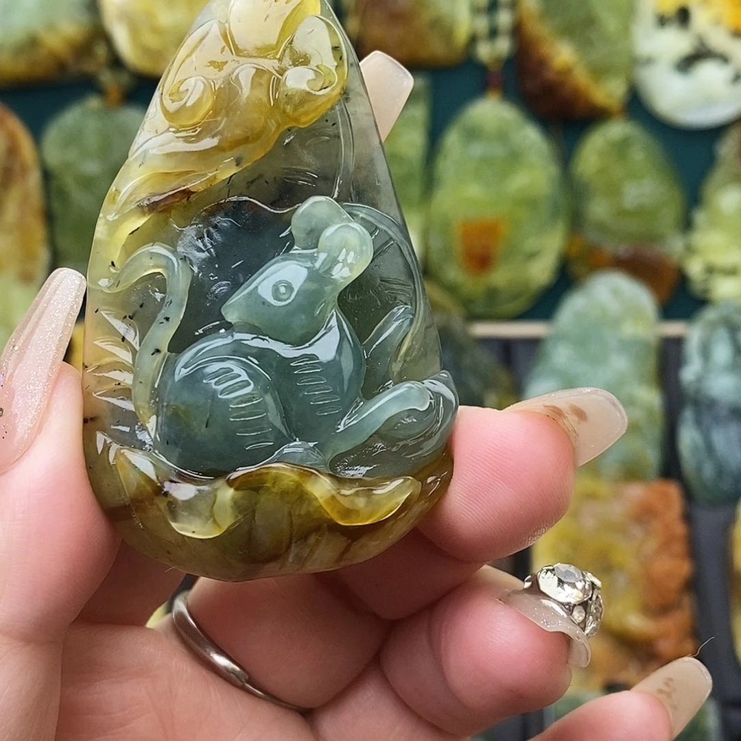 蛇纹石玉未镶嵌颈饰生肖鼠