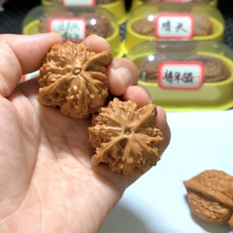 文玩核桃吊坠左**速老狮子