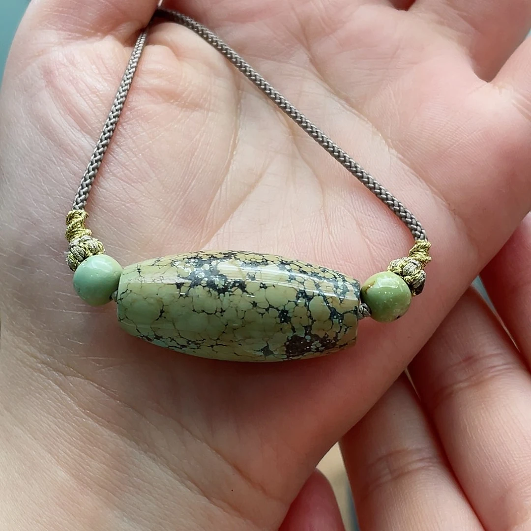 绿松石颈饰未镶嵌