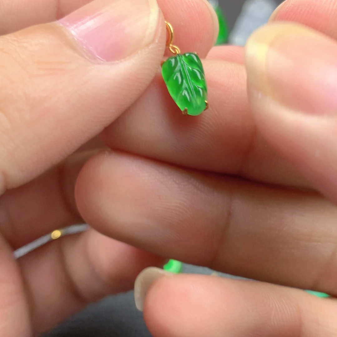 【闪购商品】颈饰18K金镶嵌翡翠翡翠