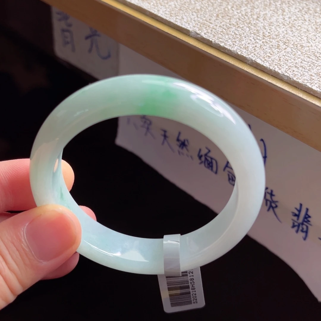 翡翠手镯未镶嵌手镯