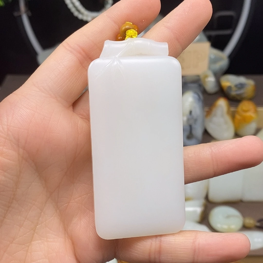 和田玉颈饰未镶嵌7