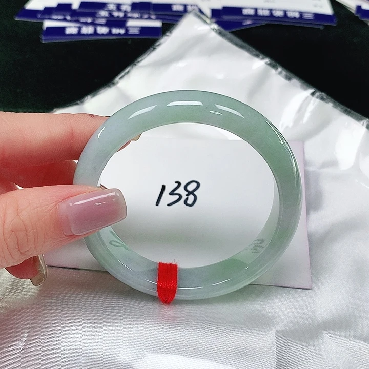 翡翠手镯未镶嵌翡翠手镯未镶嵌