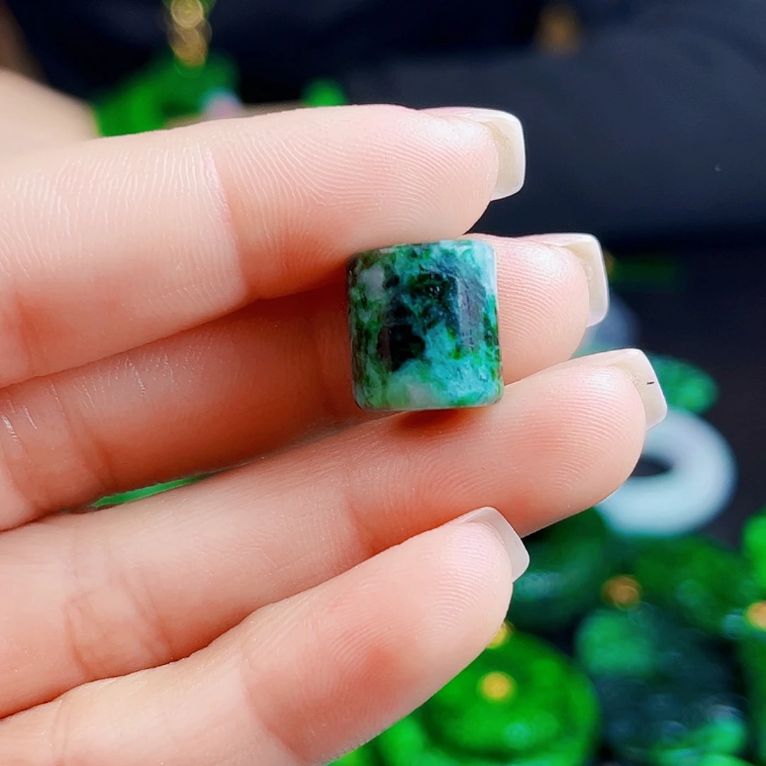 颈饰未镶嵌翡翠多样性