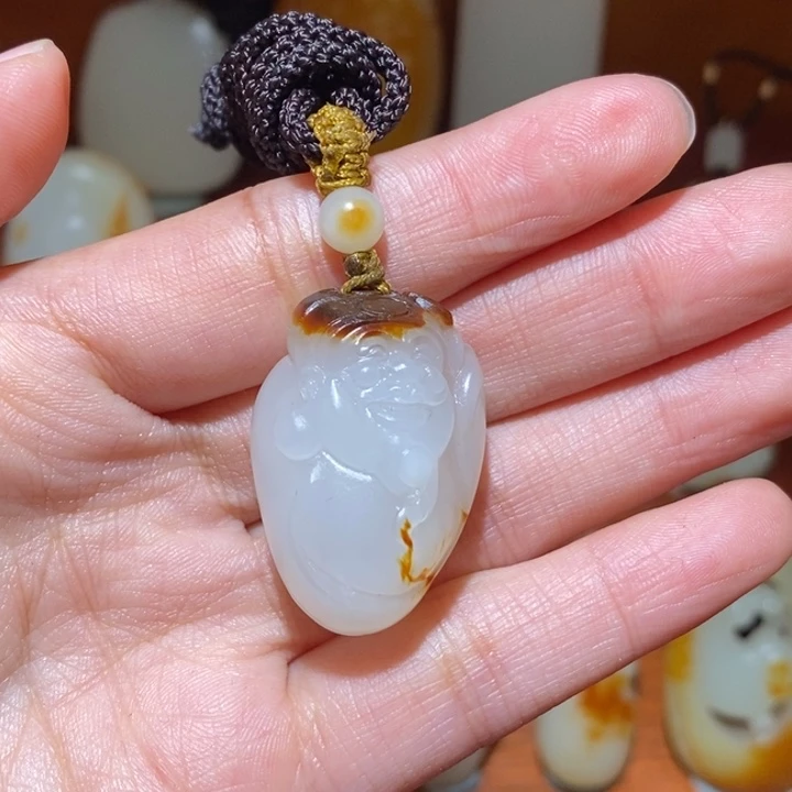 周***行和田玉未镶嵌颈饰