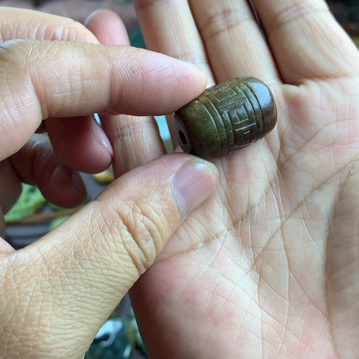 岫岩河磨玉（透闪石质玉）未镶嵌颈饰?****钱