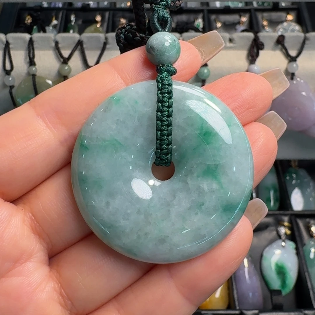 翡翠未镶嵌颈饰平安扣