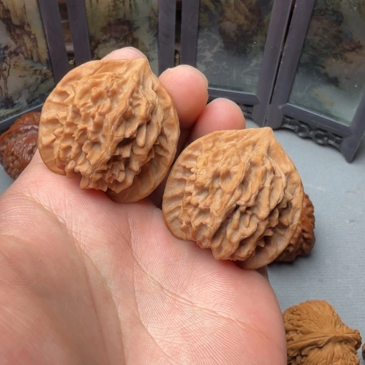 吊坠文玩核桃野核红锦绣38