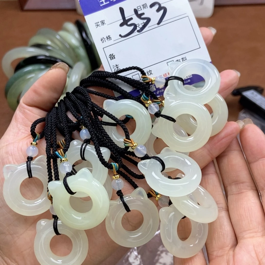 岫玉吊坠吊坠未镶嵌多样性，发一个