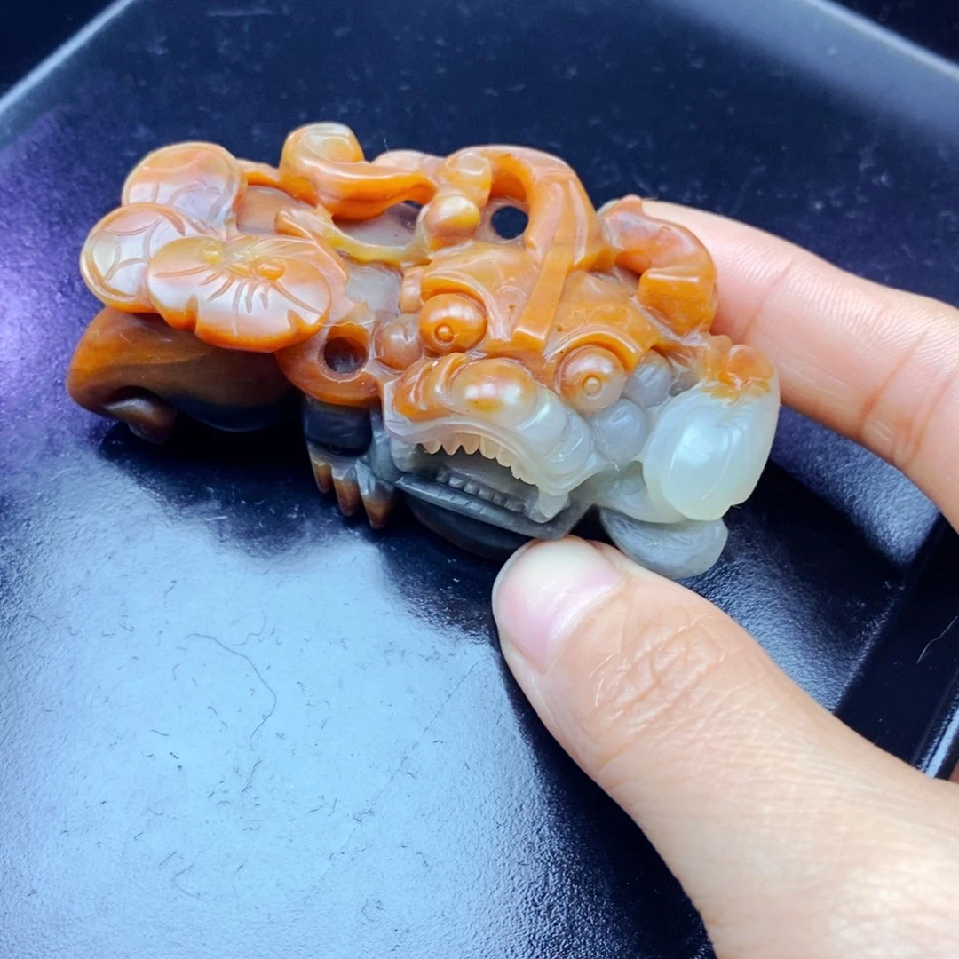 石英质玉（黄龙玉）未镶嵌颈饰