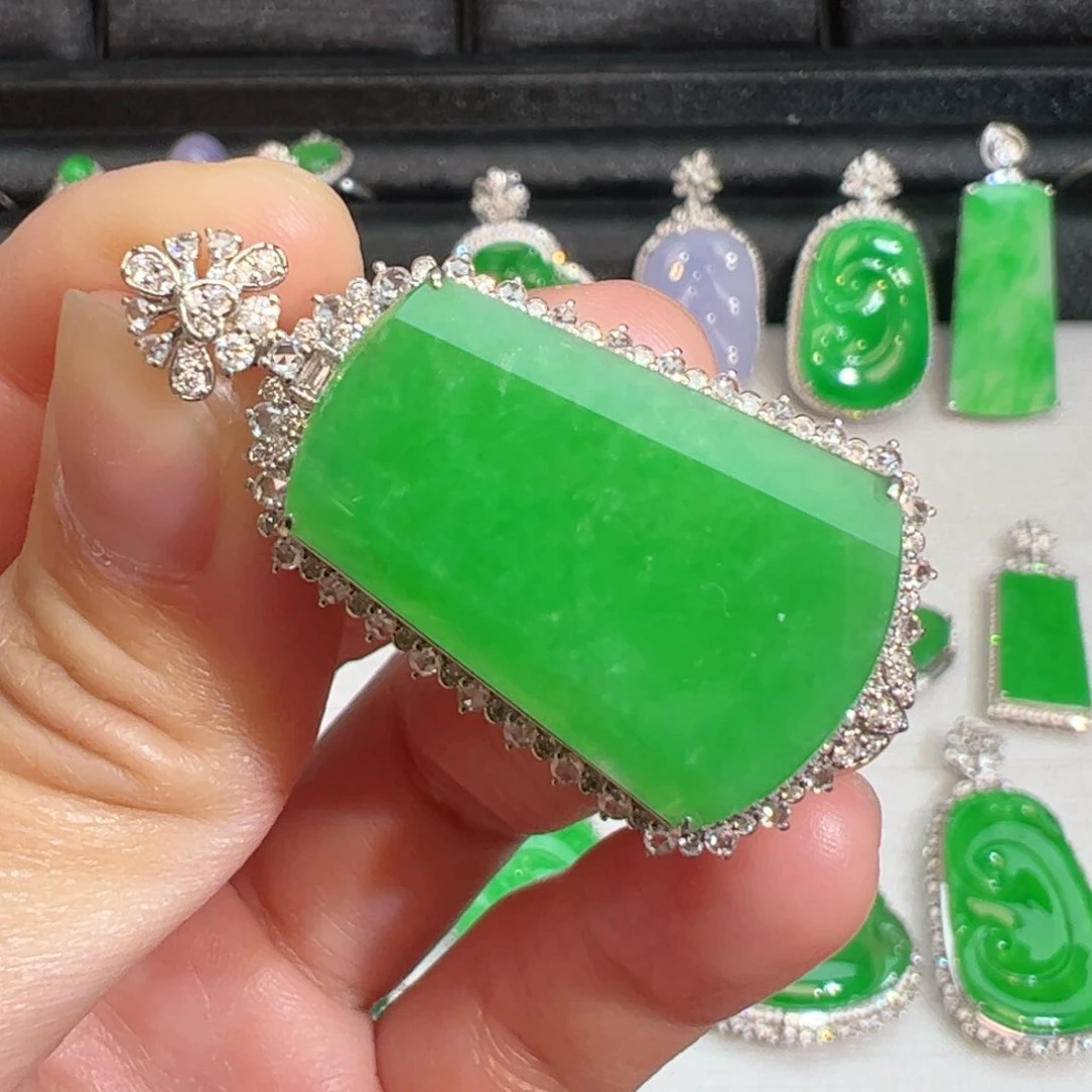 翡翠吊坠(不含链)18K金镶嵌