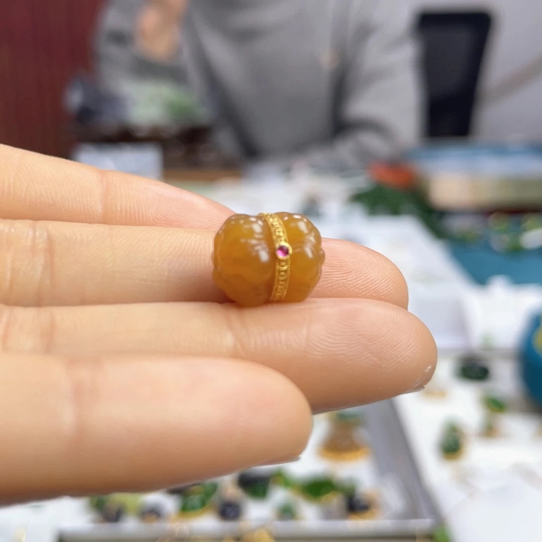 和田玉颈饰18K金镶嵌A*七