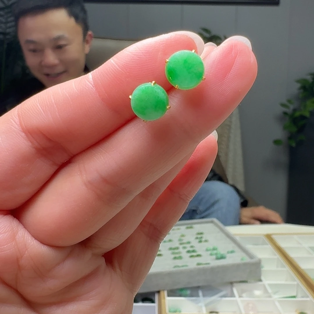 翡翠18K金镶嵌耳饰天然