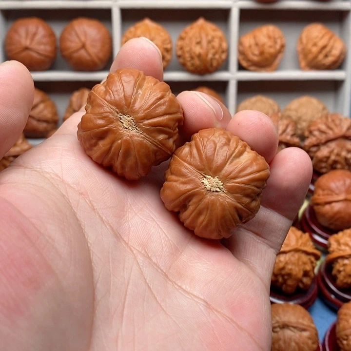 梵***.文玩核桃把件水晶方墩
